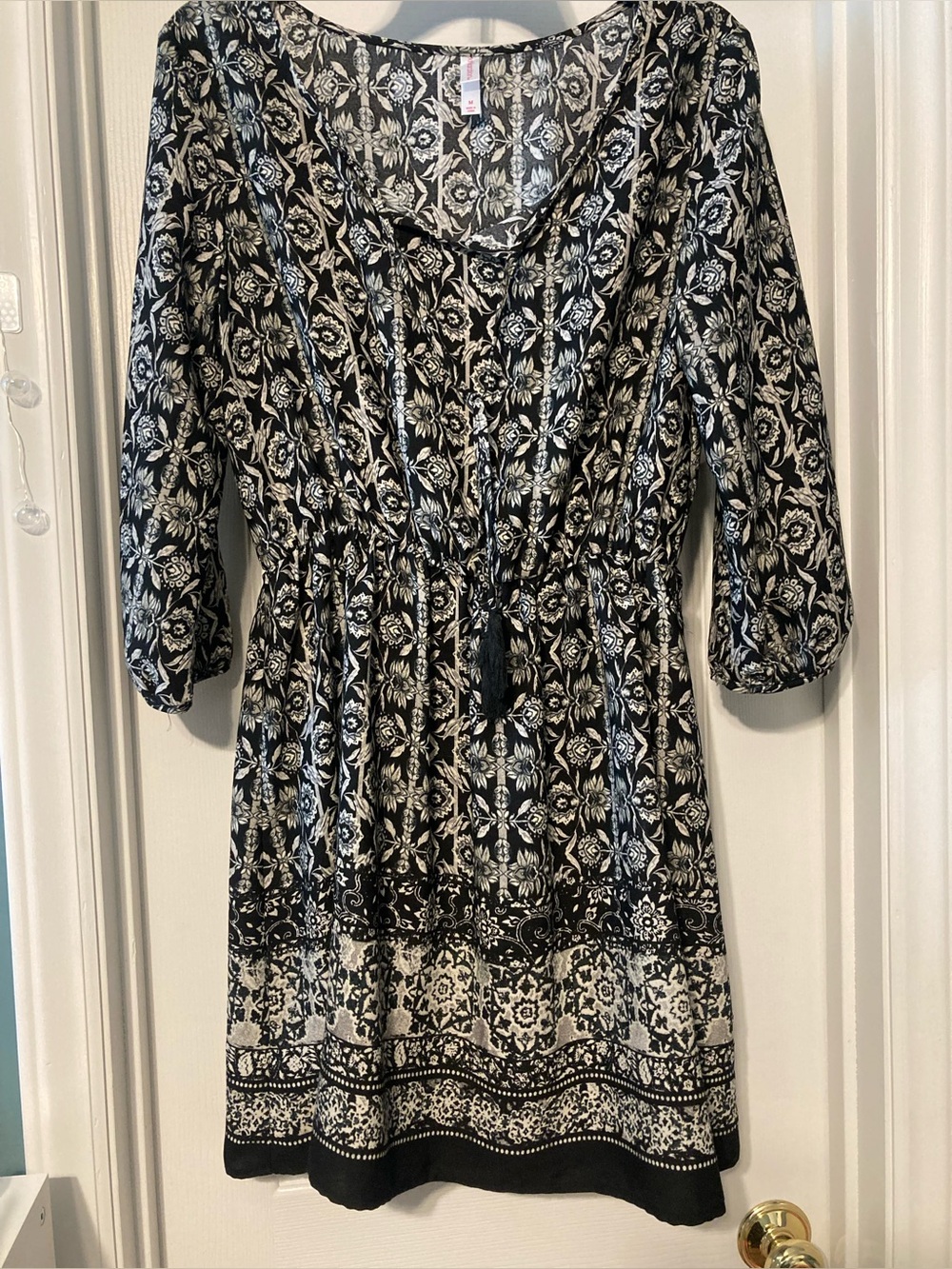 Xhilaration Black & White Floral V-Neck Tie-Waist Midi Dress